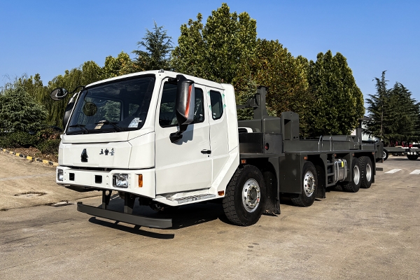 伸縮式皮帶輸送車(chē)專用底盤(pán)